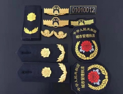 綜合行政執(zhí)法制服,交通執(zhí)法服裝,應(yīng)急管理執(zhí)法標志服,市場監(jiān)督管理標志服,農(nóng)業(yè)執(zhí)法服裝,生態(tài)環(huán)境保護制服,文化市場執(zhí)法服,城管標志服裝廠,衛(wèi)生監(jiān)督制服,六部門標志服廠家-聊城市宏錦源服裝有限公司